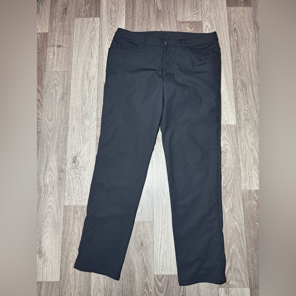 Lululemon Men’s Pants Size 36